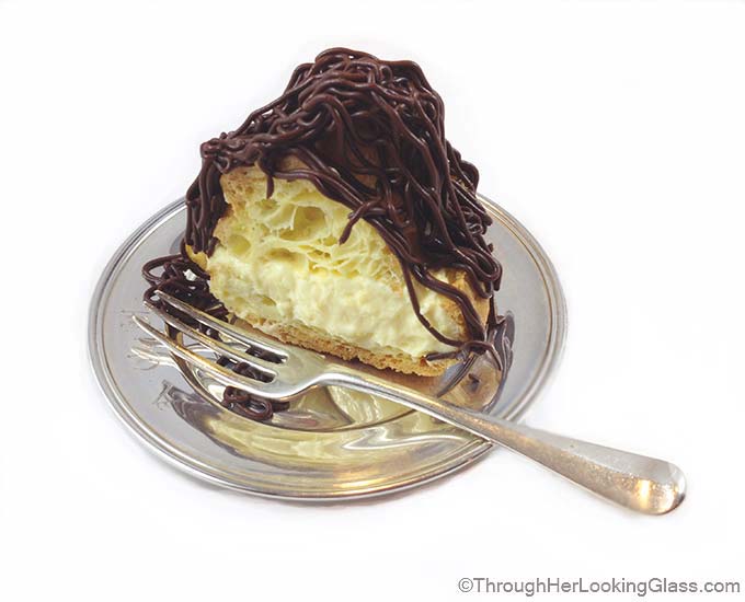 Boston Cream Eclair Cake: you just gotta love Boston! Delicious pastry cake, surprisingly simple to make.