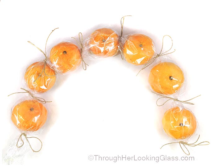 Festive, easy Christmas gift. This DIY Clementine Wreath will be a big hit this Christmas season.