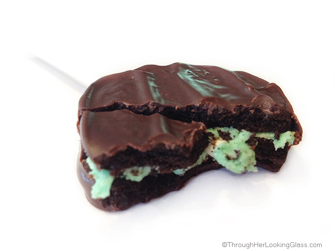 Grasshopper Oreo Cookie Pops: easy no bake treat for birthday, school and party favors. For kids and kids at heart. A cookie pop bouquet makes a great gift!