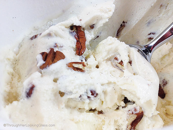 http://throughherlookingglass.com/wp-content/uploads/2015/08/Jim-Beam-Toasted-Pecan-Ice-Cream4.jpg