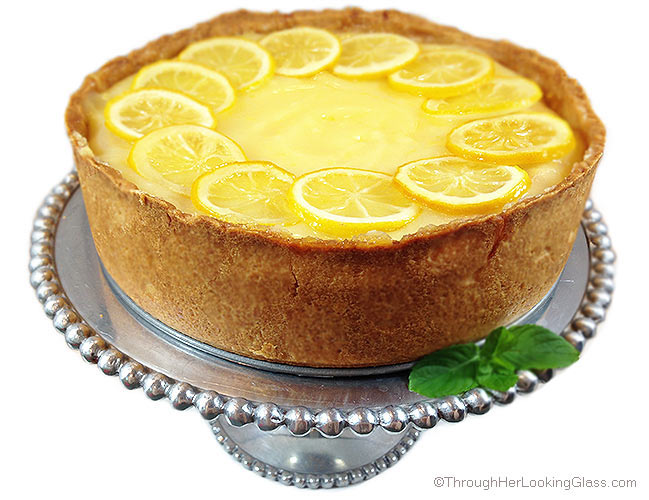Lemon Bar Cheesecake. Deliciously sweet and crunchy crust, creamy cheesecake and tangy homemade lemon curd. All garnished with tart candied lemons.