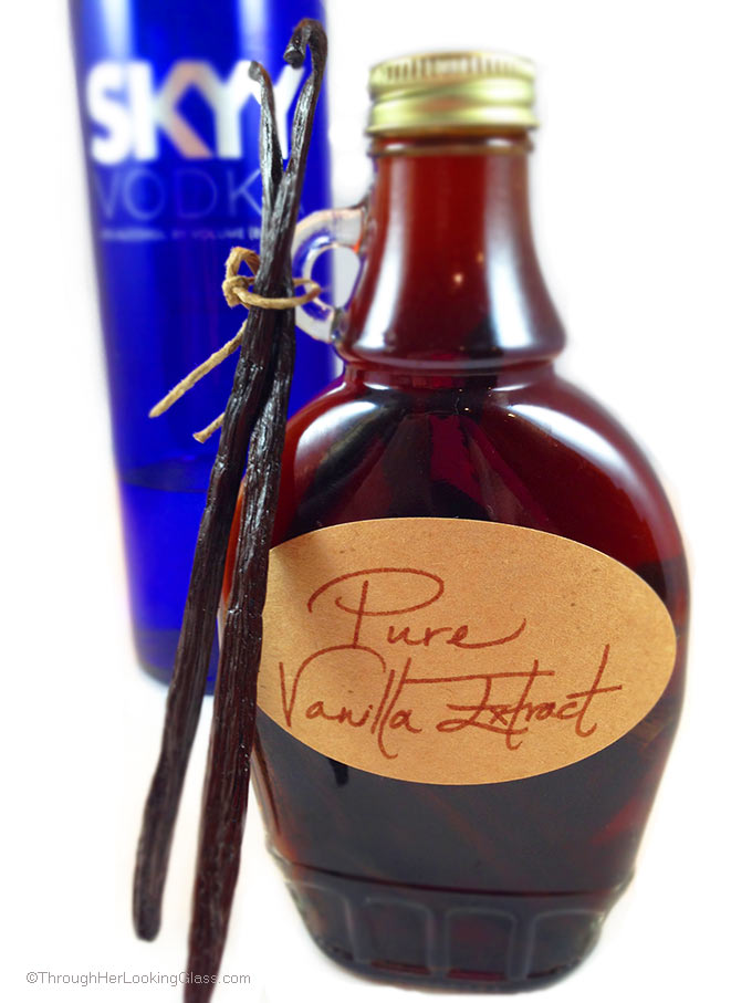 DIY Pure Vanilla Extract lends deep, authentic flavor to cakes, cookies, candy, ice cream & a million other treats. 2 ingredients. 5 minutes. Great gift!