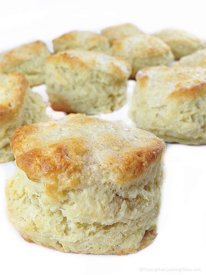 Fluffy Southern Buttermilk Biscuits 