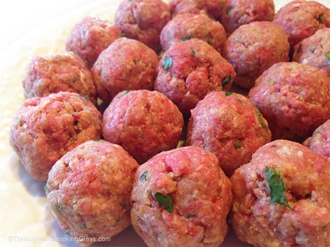 Homemade Italian Meatballs & Sauce. Fresh wholesome ingredients: garlic, fresh parsley, Italian bread crumbs and freshly grated parmesan. Mangi!