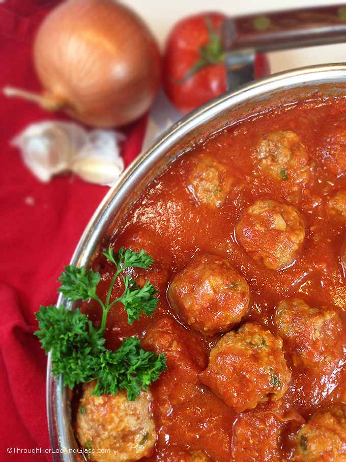 Homemade Italian Meatballs & Sauce. Fresh wholesome ingredients: garlic, fresh parsley, Italian bread crumbs and freshly grated parmesan. Mangi!