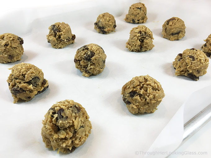 Easy Chewy Oatmeal Raisin Cookies: great for lunch boxes and picnics for a sweet treat. Studded with plump raisins. Delicious and addictive, like grandma's.