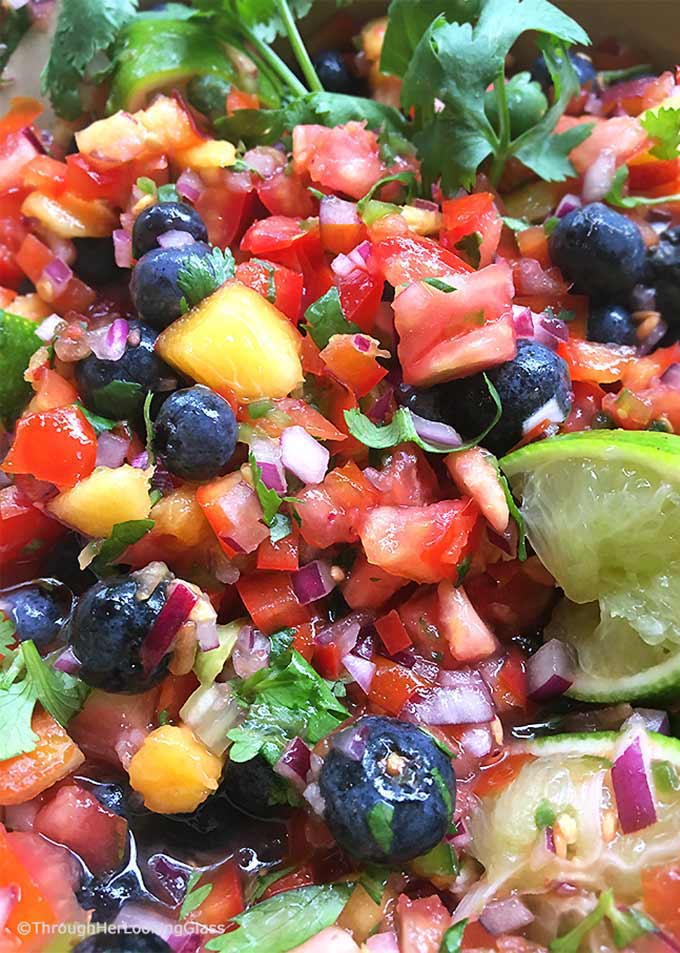 Fresh Peach Blueberry Salsa: fruity salsa with a delicious bite! This fresh salsa is so addictive. The peaches and blueberries are a sweet surprise!