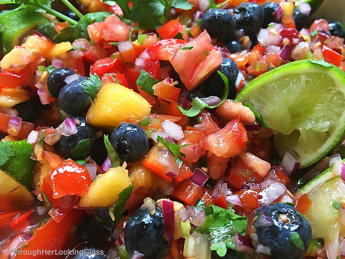 Fresh Peach Blueberry Salsa: fruity salsa with a delicious bite! This fresh salsa is so addictive. The peaches and blueberries are a sweet surprise!