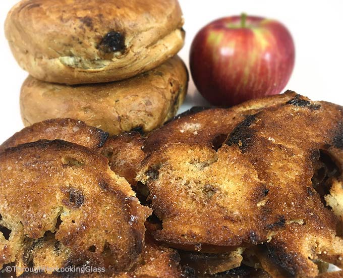 Crispy Cinnamon Raisin Bagel Chips Recipe: make your own addictive bagel chips at home. Easy snack and the perfect yummy with breakfast or brunch.