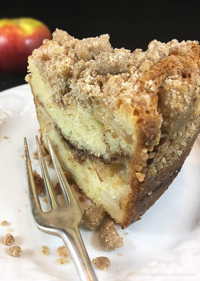 Apple Coffee Cake {With Cinnamon Streusel Topping}