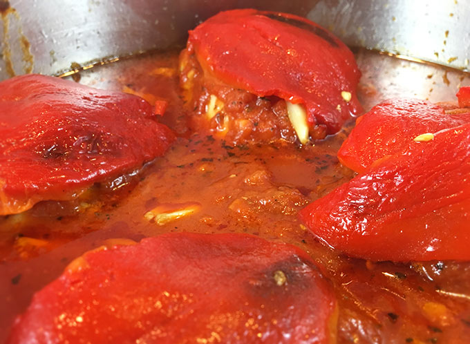 Roasted Garlic Chicken Parmesan w/Roasted Red Peppers Skillet: Chicken thighs smothered in Prego Roasted Garlic sauce & mozzarella cheese. Buon appetito!