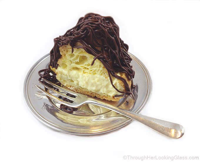 Boston Cream Eclair Cake: you just gotta love Boston! Delicious pastry cake, surprisingly simple to make.