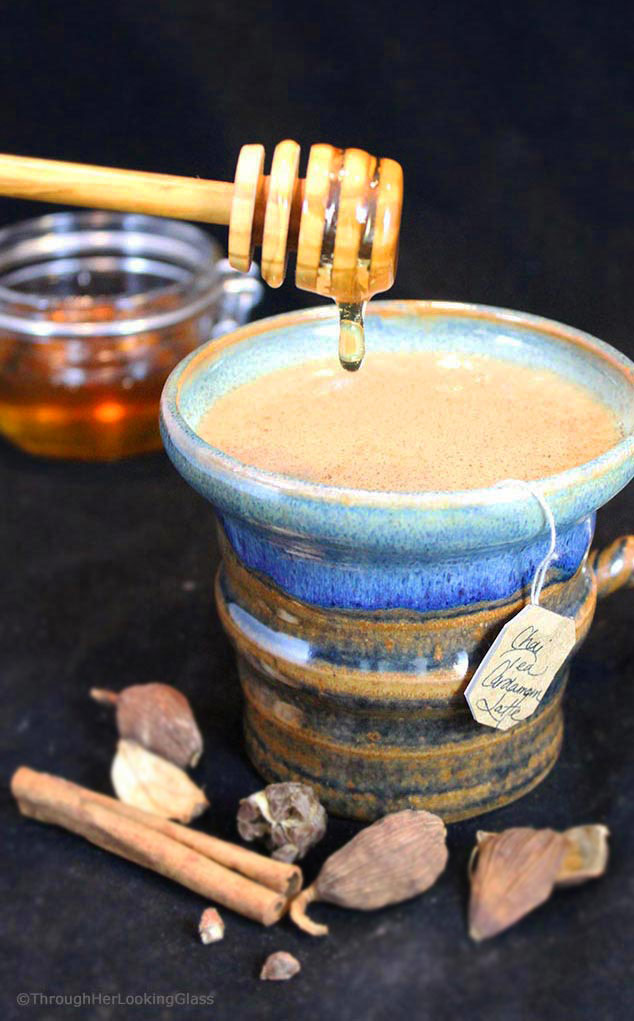 Honey Chai Cardamom Tea Latte: a silky smooth, comforting latte for the colder winter months. Chai tea, black cardamom, Silk Cashewmilk and honey simmer together, creating a uniquely healthy and indulgent mugful of spicy delicious!