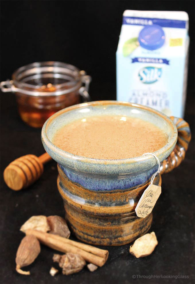 Honey Chai Cardamom Tea Latte: a silky smooth, comforting latte for the colder winter months. Chai tea, black cardamom, Silk Cashewmilk and honey simmer together, creating a uniquely healthy and indulgent mugful of spicy delicious!