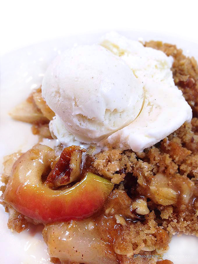 Mama's Best Apple Crisp: traditional apple crisp. Tender apples, crispy topping! Surprise ingredients: orange juice and vanilla. Best apple crisp ever!