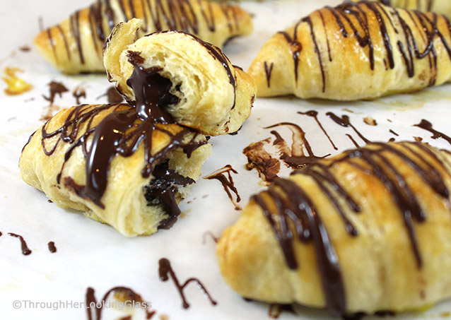 Super easy pain au chocolat recipe / Homemade Chocolate croissants